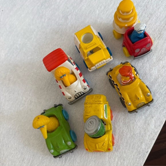 Hasbro & Playskool Muppets
Sesame Street 6 Diecast Vintage
Cars - Picture 4 of 6